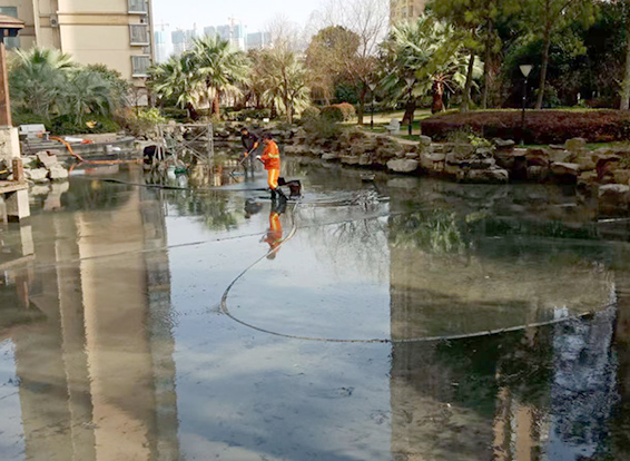 涧西景观池淤泥清理