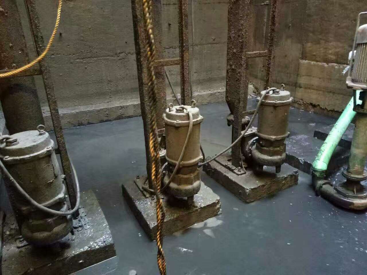 涧西污水池清理