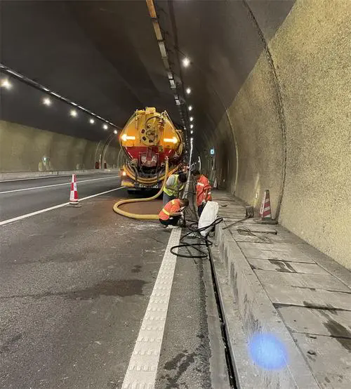 涧西隧道排水渠清淤